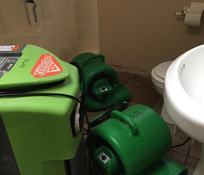 SERVPRO Team Places Equipment to Dry Floor Fast